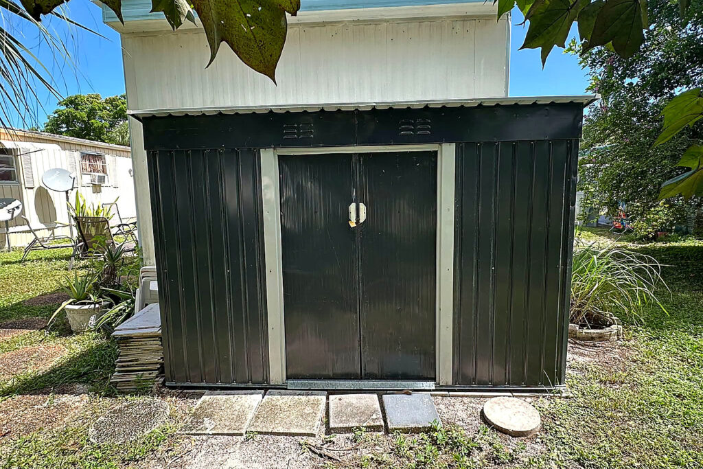 20_shed_exterior
