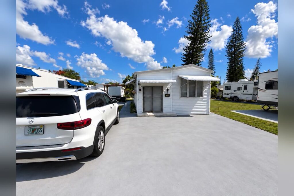 highland-pines-studio-44900-01