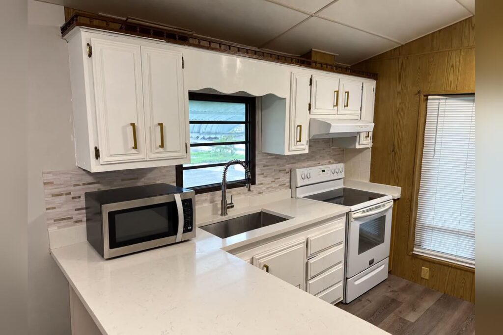 highland-pines-studio-44900-02